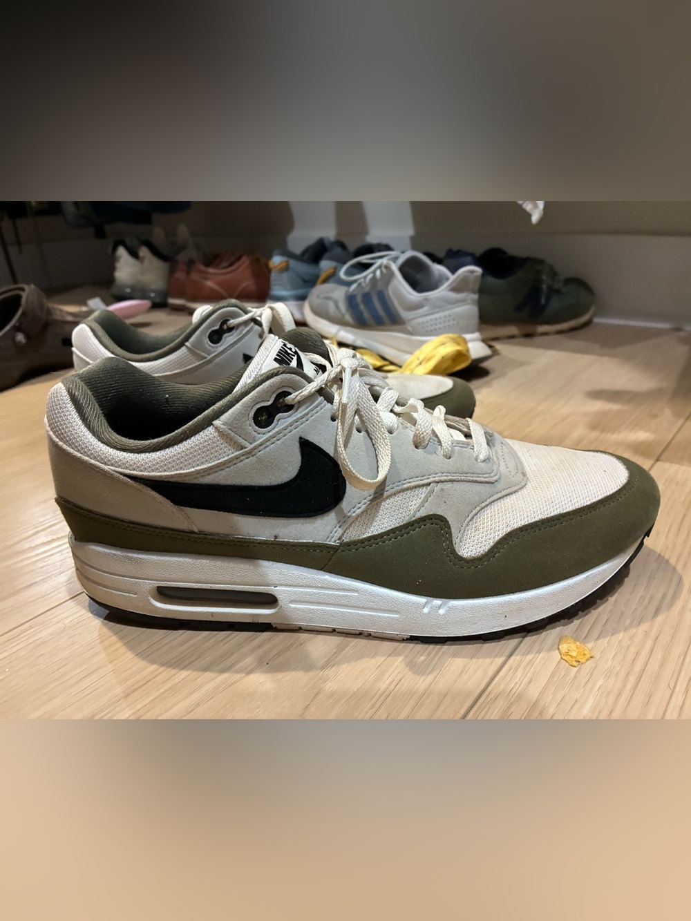 Nike Air Max Men’s Olive Green, Black & White Low-Top Sneakers